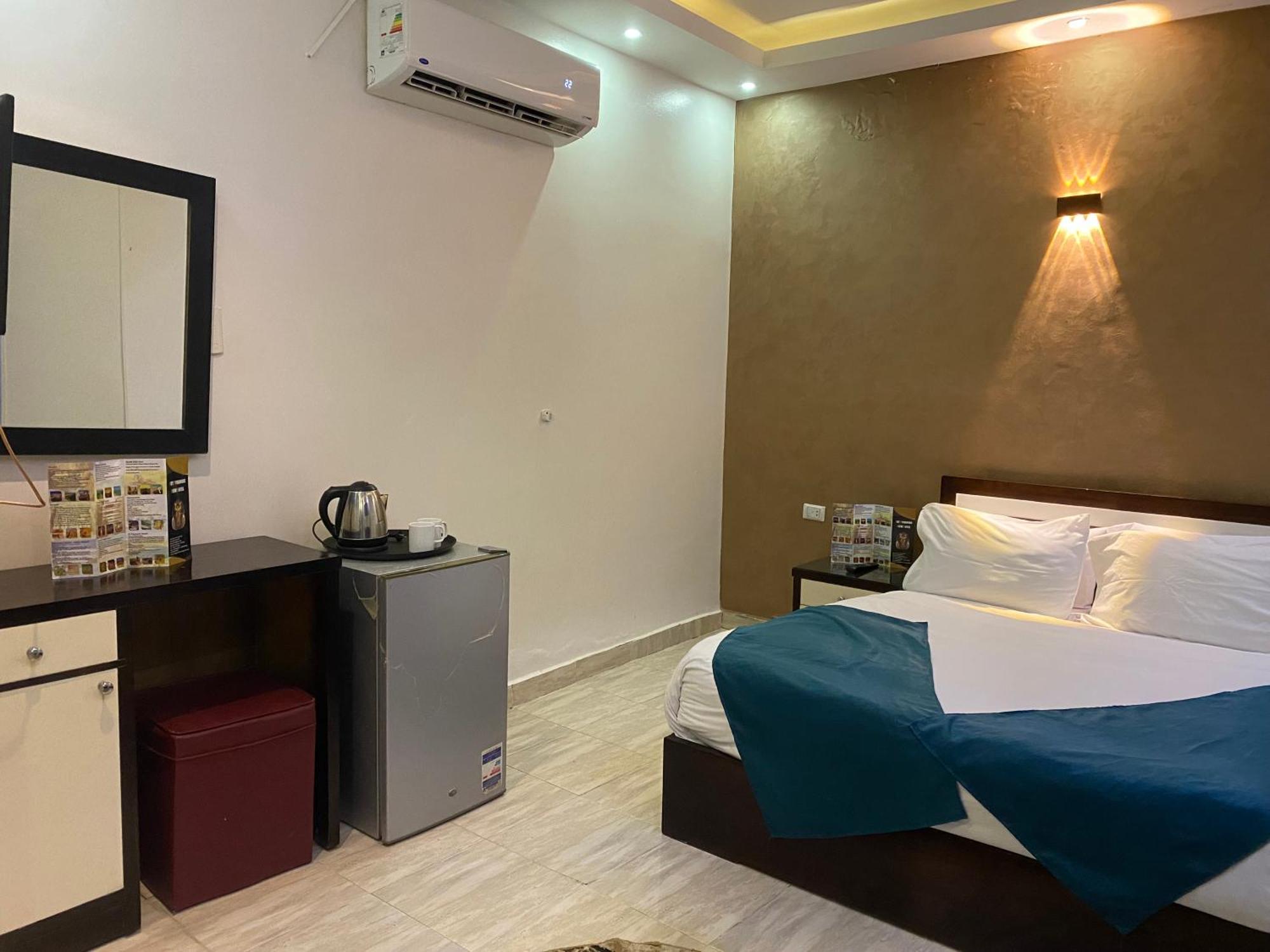 Tut Pyramids View Hotel Kafrat al Jabal Luaran gambar